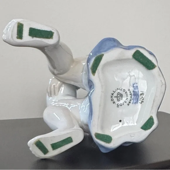 Vintage Royal Copenhagen “Girl with Cat” Figurine - Picture 8 of 9